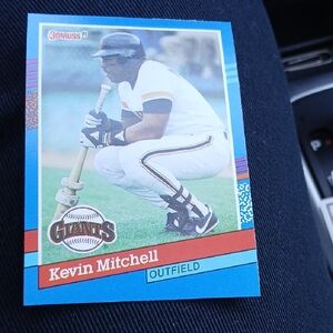 Donruss '91 Kevin Mitchell Baseball Card - Blue Border